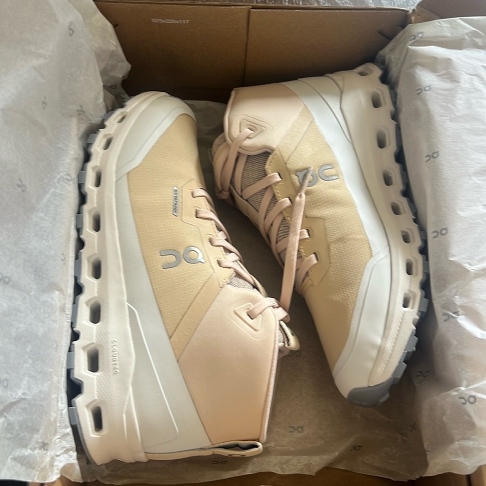 On Running White VR Headset Box